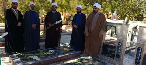 تصاویر عطرافشانی گلزار شهدای دلفان