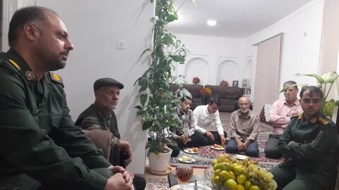 تصاویر/ دیدار کارکنان مدرسه علمیه امام موسی کاظم(ع) برزک با خانواده شهدا