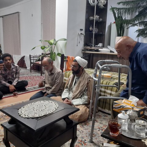 تصاویر/ دیدار کارکنان مدرسه علمیه امام موسی کاظم(ع) برزک با خانواده شهدا