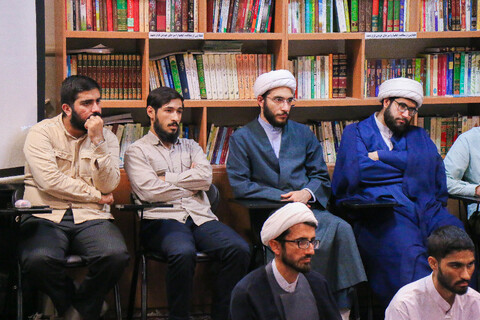 تصاویر/ بزرگداشت اولین سالگرد شهادت شهید سید حسن نصرالله در مرکز فقهی حضرت صاحب الامر عجل الله