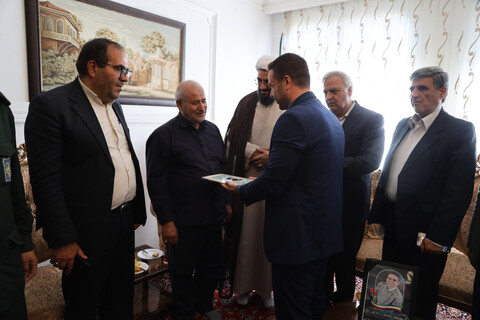 تجلیل نماینده ولی فقیه در استان همدان از خانواده شهدای آتش نشان