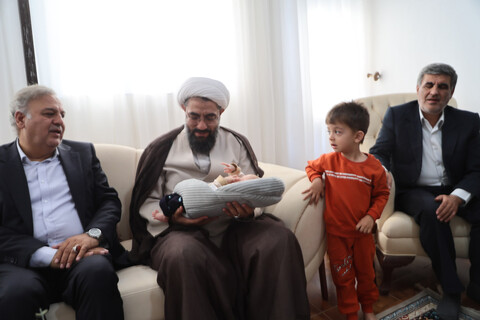 تجلیل نماینده ولی فقیه در استان همدان از خانواده شهدای آتش نشان