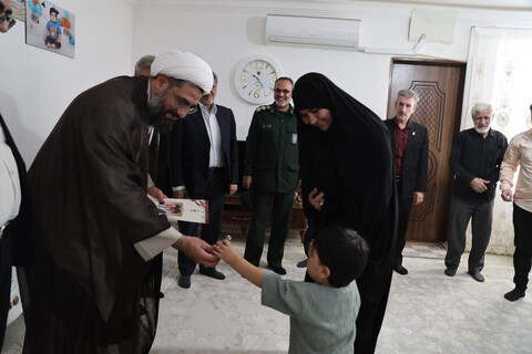 تجلیل نماینده ولی فقیه در استان همدان از خانواده شهدای آتش نشان