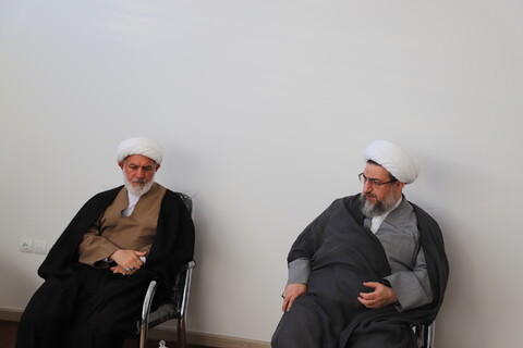 تصاویر/ نشست صمیمی نماینده ولی فقیه در آذربایجان شرقی با کادر مرکز تخصصی علامه امینی(ره) تبریز