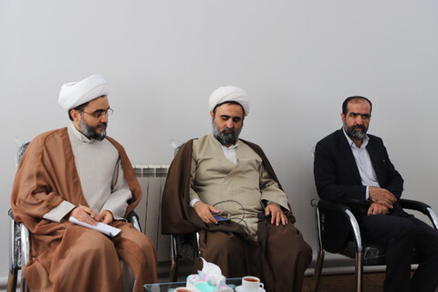 تصاویر/ نشست صمیمی نماینده ولی فقیه در آذربایجان شرقی با کادر مرکز تخصصی علامه امینی(ره) تبریز