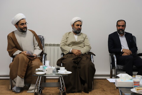 تصاویر/ نشست صمیمی نماینده ولی فقیه در آذربایجان شرقی با کادر مرکز تخصصی علامه امینی(ره) تبریز