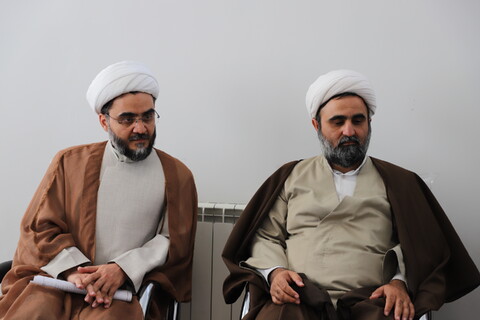 تصاویر/ نشست صمیمی نماینده ولی فقیه در آذربایجان شرقی با کادر مرکز تخصصی علامه امینی(ره) تبریز