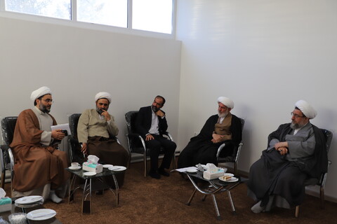 تصاویر/ نشست صمیمی نماینده ولی فقیه در آذربایجان شرقی با کادر مرکز تخصصی علامه امینی(ره) تبریز