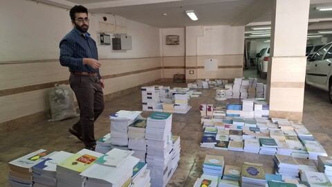 تصاویر/آغاز توزیع کتب درسی سال تحصیلی جدید در مدارس علمیه خواهران استان خوزستان