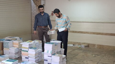 تصاویر/آغاز توزیع کتب درسی سال تحصیلی جدید در مدارس علمیه خواهران استان خوزستان