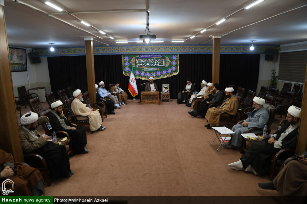 تصاویر / دیدار اساتید حوزه علمیه با نماینده ولی فقیه در استان همدان