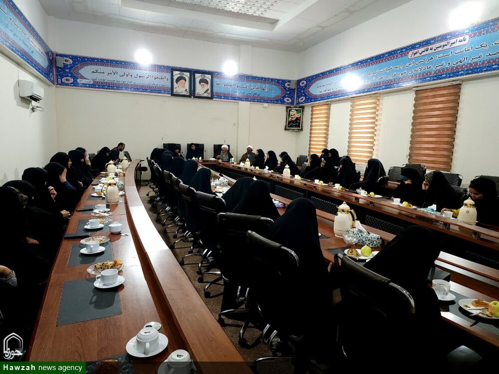 طلاب باید خبیر و بصیر در مسائل روز باشند