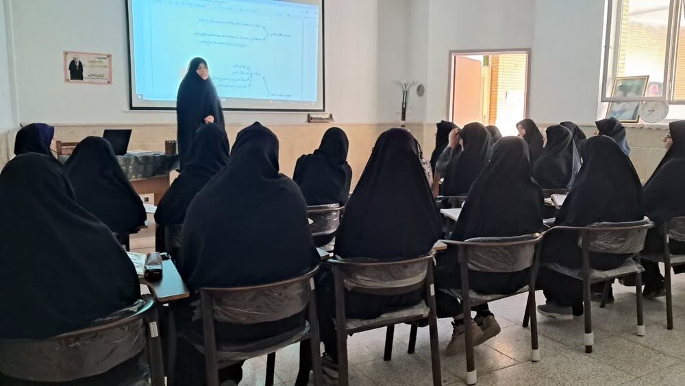 پاسداشت یاد شهدا و نشر فرهنگ ایثار از وظایف مهم طلاب است