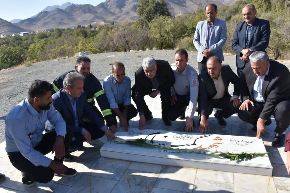 تجدید میثاق شهردار و مسئولین با شهدای نیاسر+عکس