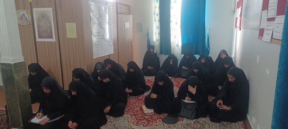 تصاویر/ نشست بصیرتی سیاسی در مدرسه علمیه کوثر قلعه‌گنج