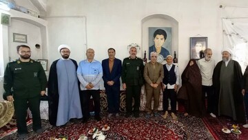 تصاویر/ دیدار امام جمعه و فرماندار آران و بیدگل با خانواده‌های شهدای دفاع مقدس