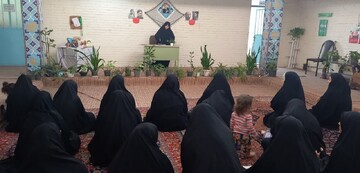 نشست ویژه هفته دفاع مقدس در حوزه علمیه نجمه خاتون (س) صفی‌آباد برگزار شد