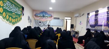 جامعه‌ای که از نعمت رهبری برخوردار باشد در مقابل نفوذ دشمن ایستادگی می کند