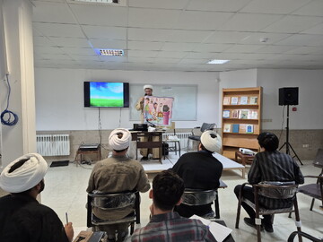 تصاویر/ کارگاه آموزش تربیت مربی با حضور حجت‌الاسلام امیر اخوان در کاشان