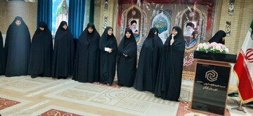 تصاویر/ بزرگداشت هفته دفاع مقدس و تجلیل از بسیجیان نمونه در مدرسه علمیه خواهران کنگان
