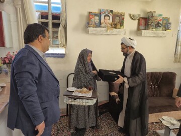 تکریم مادر شهید مرتضی خبری در سه‌شنبه‌های شهدایی کانون‌های فرهنگی هنری مساجد انار+ عکس