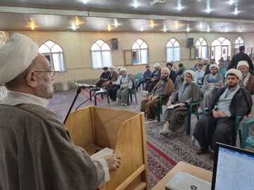 طلاب با هدف پاسخ‌گویی به نیازهای آینده جامعه وارد حوزه شوند