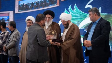 تصاویر/ برگزاری اختتامیه سومین جشنواره ملی سرود آوای آدینه در ساوجبلاغ