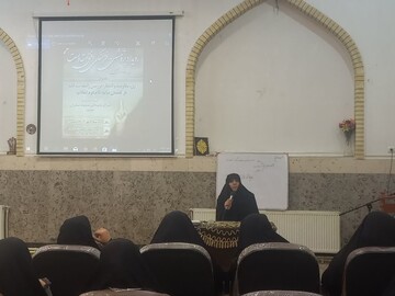 پرورش نسلی منتظر و مقاوم از رسالت زنان انقلابی است