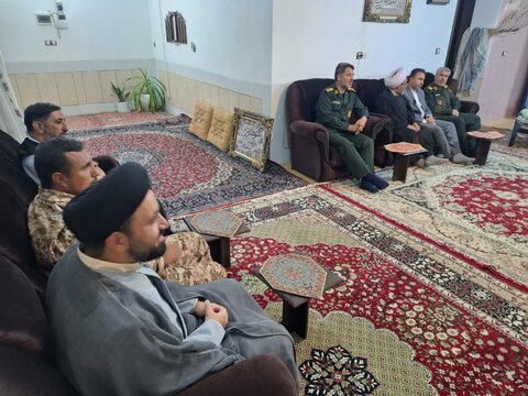 تصاویر/ دیدار فرمانده سپاه الغدیر استان یزد با خانواده های معزز شهدا و رزمندگان هرات