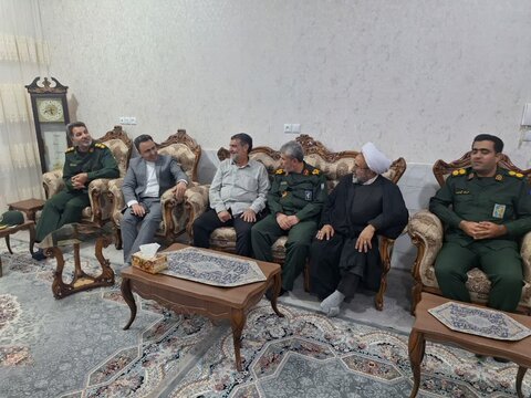 تصاویر/ دیدار فرمانده سپاه الغدیر استان یزد با خانواده های معزز شهدا و رزمندگان هرات