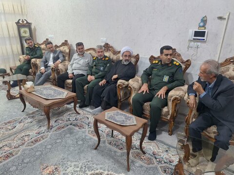 تصاویر/ دیدار فرمانده سپاه الغدیر استان یزد با خانواده های معزز شهدا و رزمندگان هرات