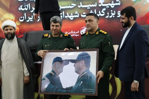 تصاویر/ گرامیداشت اولین سالگرد شهادت سیدحسن نصرالله