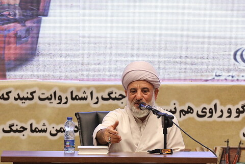 تصاویر/ ششمین همایش شب خاطره کارمندان و ایثاگران مرکز مدیریت حوزه های علمیه