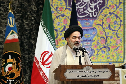 تصاویر/ ششمین همایش شب خاطره کارمندان و ایثاگران مرکز مدیریت حوزه های علمیه