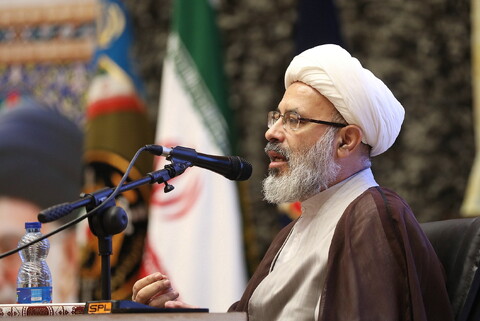 تصاویر/ ششمین همایش شب خاطره کارمندان و ایثاگران مرکز مدیریت حوزه های علمیه