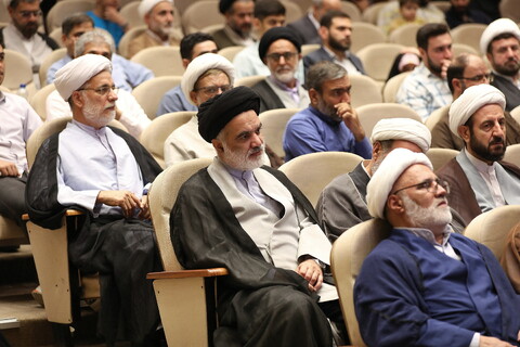 تصاویر/ ششمین همایش شب خاطره کارمندان و ایثاگران مرکز مدیریت حوزه های علمیه