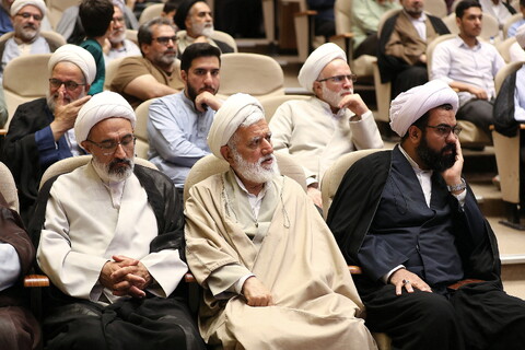 تصاویر/ ششمین همایش شب خاطره کارمندان و ایثاگران مرکز مدیریت حوزه های علمیه