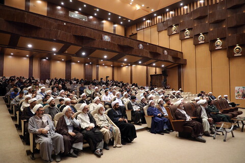 تصاویر/ ششمین همایش شب خاطره کارمندان و ایثاگران مرکز مدیریت حوزه های علمیه