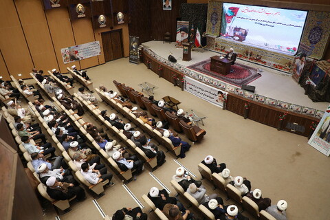 تصاویر/ ششمین همایش شب خاطره کارمندان و ایثاگران مرکز مدیریت حوزه های علمیه