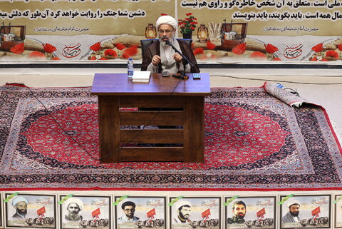 تصاویر/ ششمین همایش شب خاطره کارمندان و ایثاگران مرکز مدیریت حوزه های علمیه