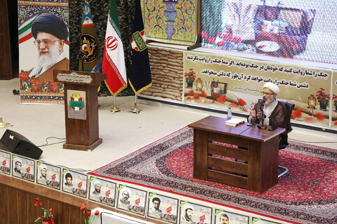 تصاویر/ ششمین همایش شب خاطره کارمندان و ایثاگران مرکز مدیریت حوزه های علمیه