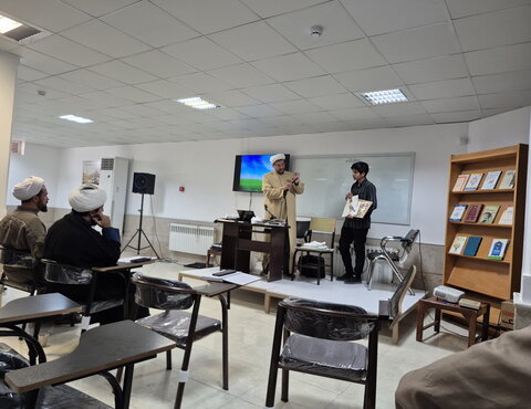 تصاویر/ کارگاه تربیت مربی کودک و نوجوان با حضور حجت‌الاسلام امیر اخوان در کاشان