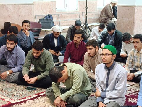 حضور طلاب مدرسه علمیه مصلی در درس اخلاق حجت الاسلام و المسلمین ایوبی