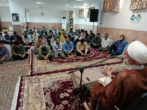 حضور طلاب مدرسه علمیه مصلی در درس اخلاق حجت الاسلام و المسلمین ایوبی