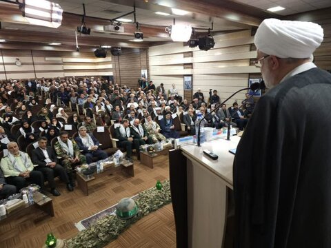 تصاویر/ آیین تجلیل و تکریم از ایثارگران و پیشکسوتان هشت سال دفاع مقدس در سنندج