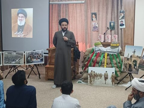 تصاویر/ مراسم سالگرد شهادت شهید سیدحسن نصرالله و دفاع مقدس در مدرسه علمیه خاتم الانبیاء (ص) سنندج