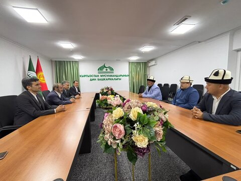 حوزه/ دیدار رئیس دانشگاه بین‌المللی مذاهب اسلامی با معاون مفتی و مسئول امور آموزش دینی قرقیزستان