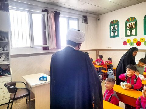 تصاویر/بازدید رئیس اداره تربیتی حوزه های علمیه خواهران از پیش‌دبستانی فاطمه الزهرا(س)ساوه