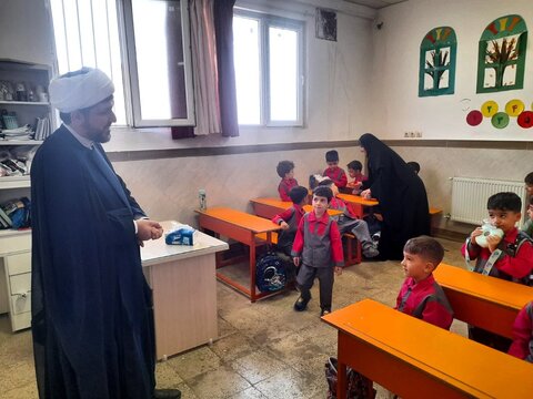 تصاویر/بازدید رئیس اداره تربیتی حوزه های علمیه خواهران از پیش‌دبستانی فاطمه الزهرا(س)ساوه