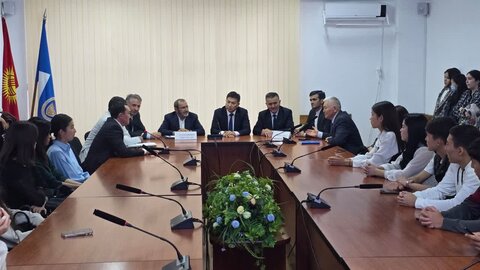 تصاویر/ دیدار رئیس دانشگاه مذاهب اسلامی با دانشجویان دانشگاه دولتی بیشک